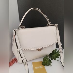 Michael kors White Leather Purse with Handle/Adjustable Strap